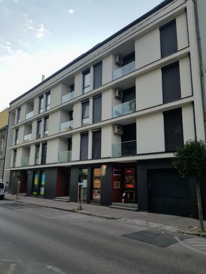 Holiday Apartman With Free Parking Дьёр Экстерьер фото