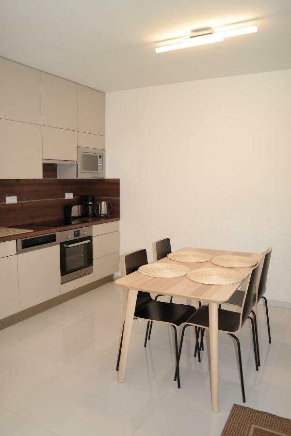 Holiday Apartman With Free Parking Дьёр Экстерьер фото