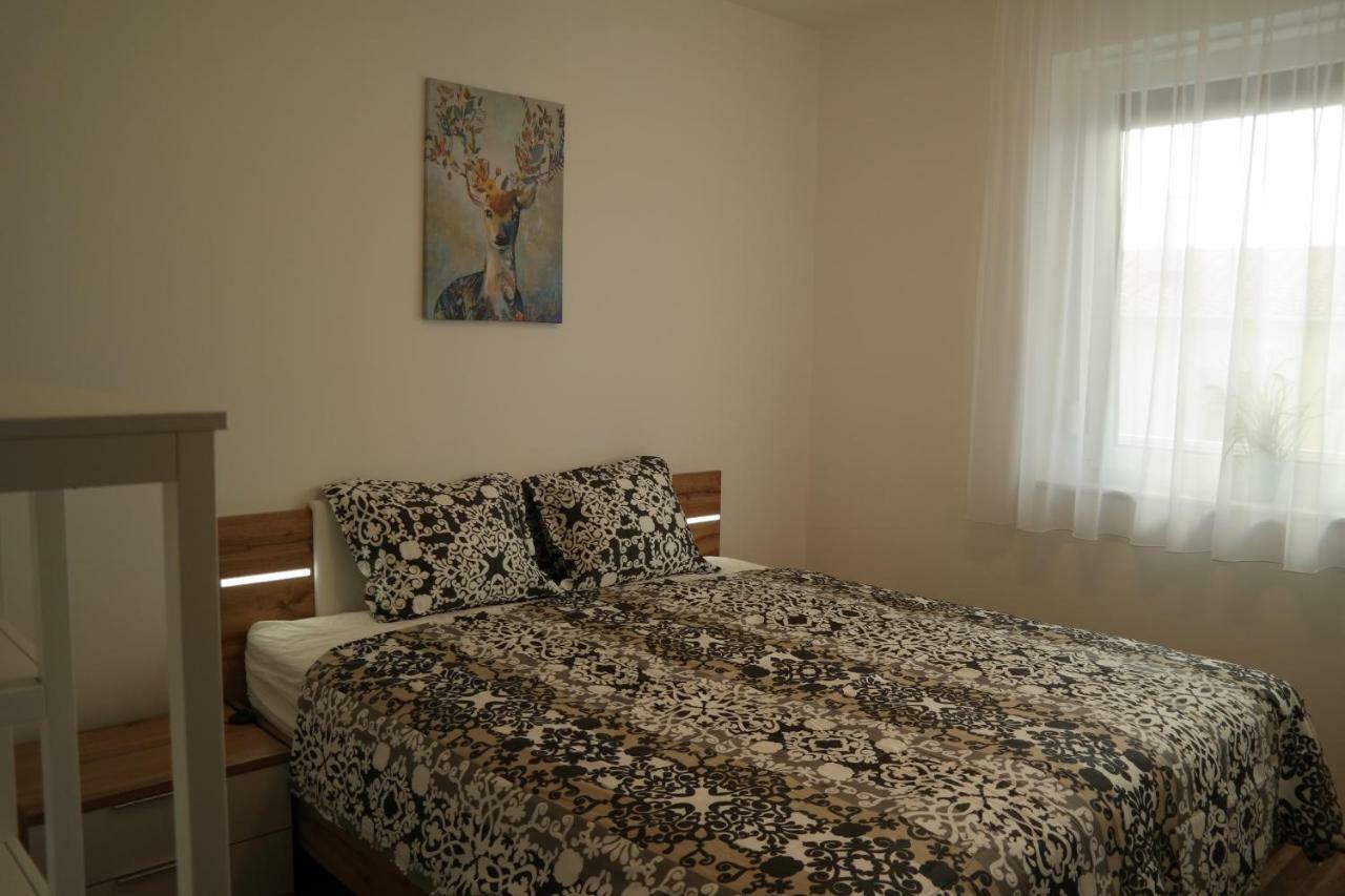 Holiday Apartman With Free Parking Дьёр Экстерьер фото