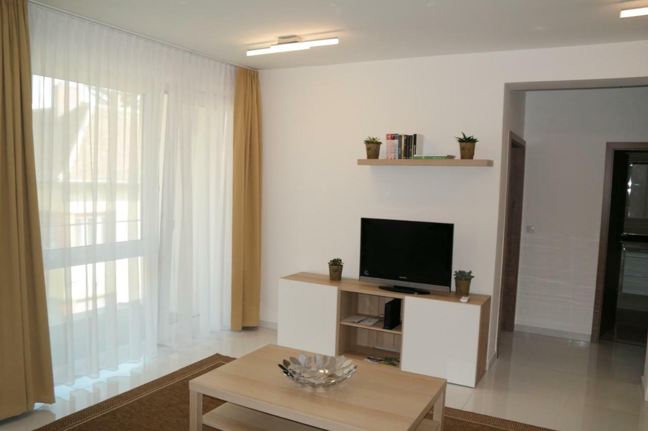 Holiday Apartman With Free Parking Дьёр Экстерьер фото