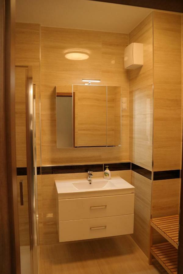 Holiday Apartman With Free Parking Дьёр Экстерьер фото