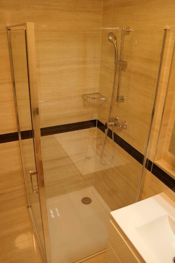 Holiday Apartman With Free Parking Дьёр Экстерьер фото